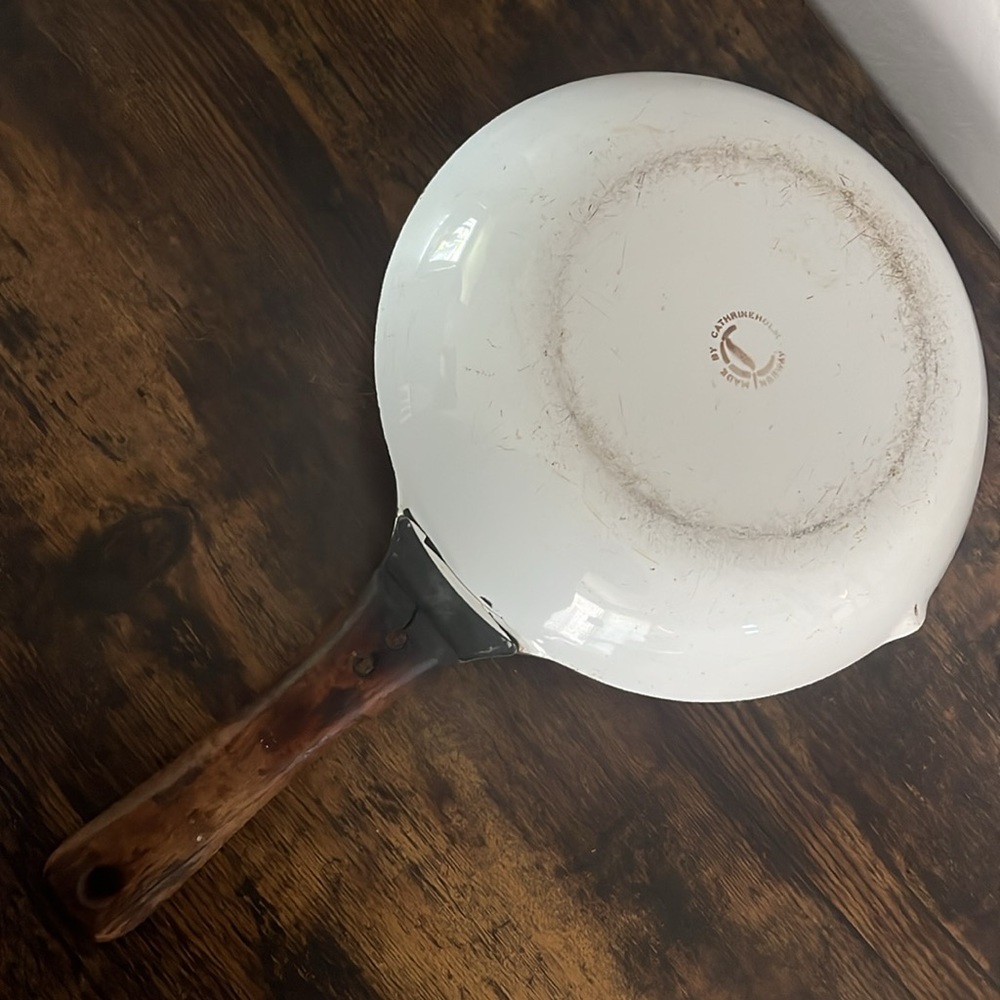 Vintage Cathrineholm Orange lotus enamel frying pan with wooden handle 9 inches - Picture 4 of 7